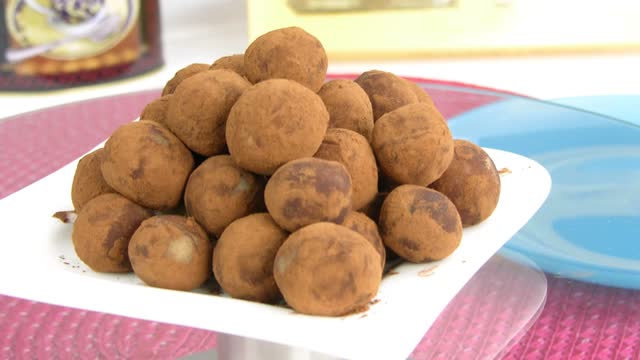 Jak zrobić kartofelki marcepanowe